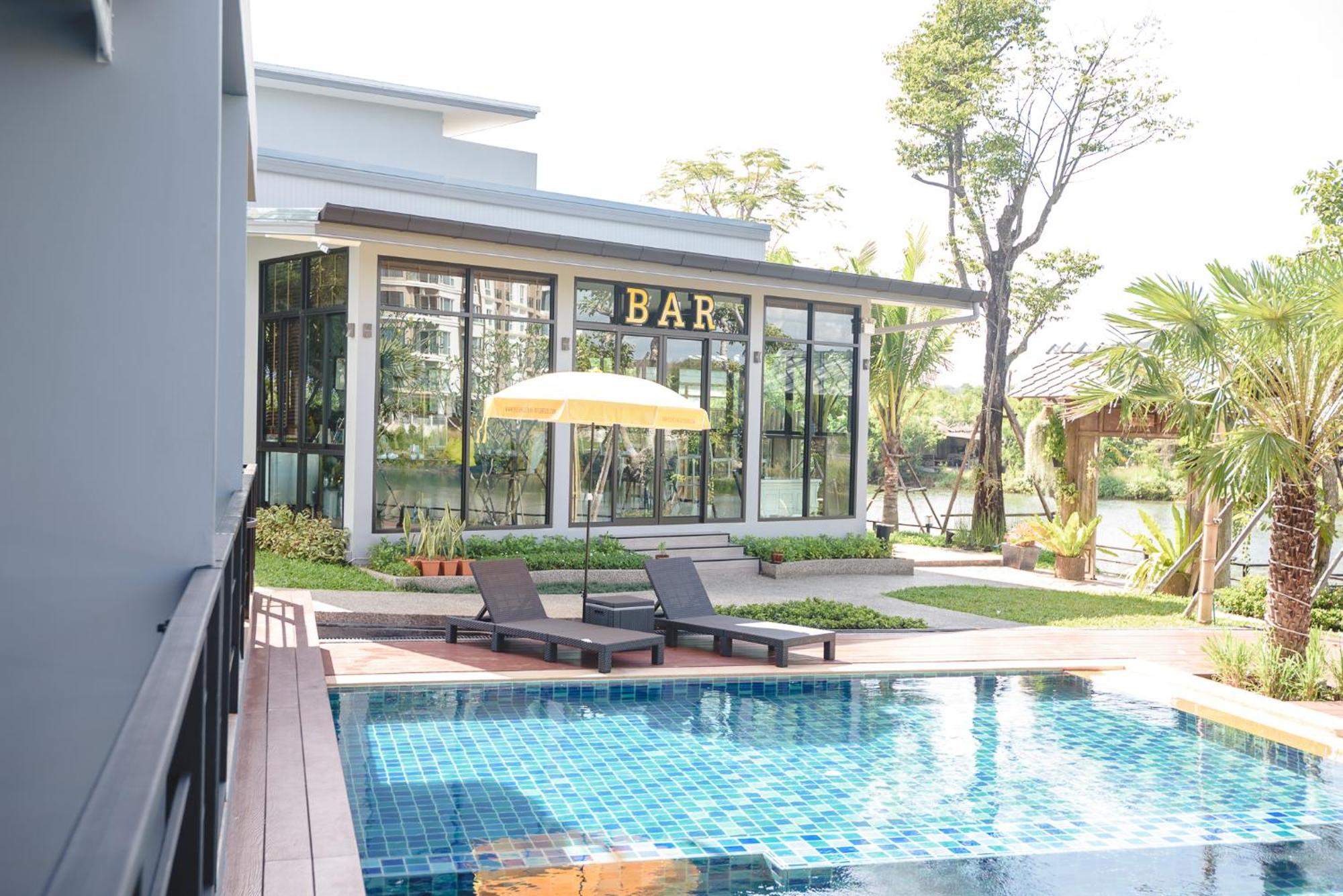 Phuengluang Riverside Hotel Чантабури Екстериор снимка