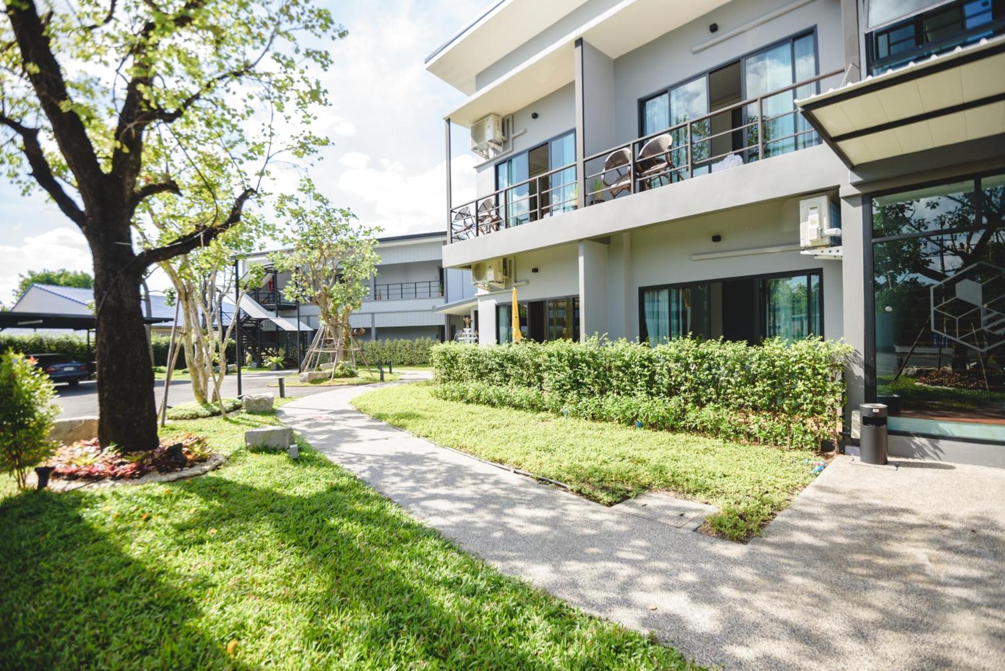 Phuengluang Riverside Hotel Чантабури Екстериор снимка