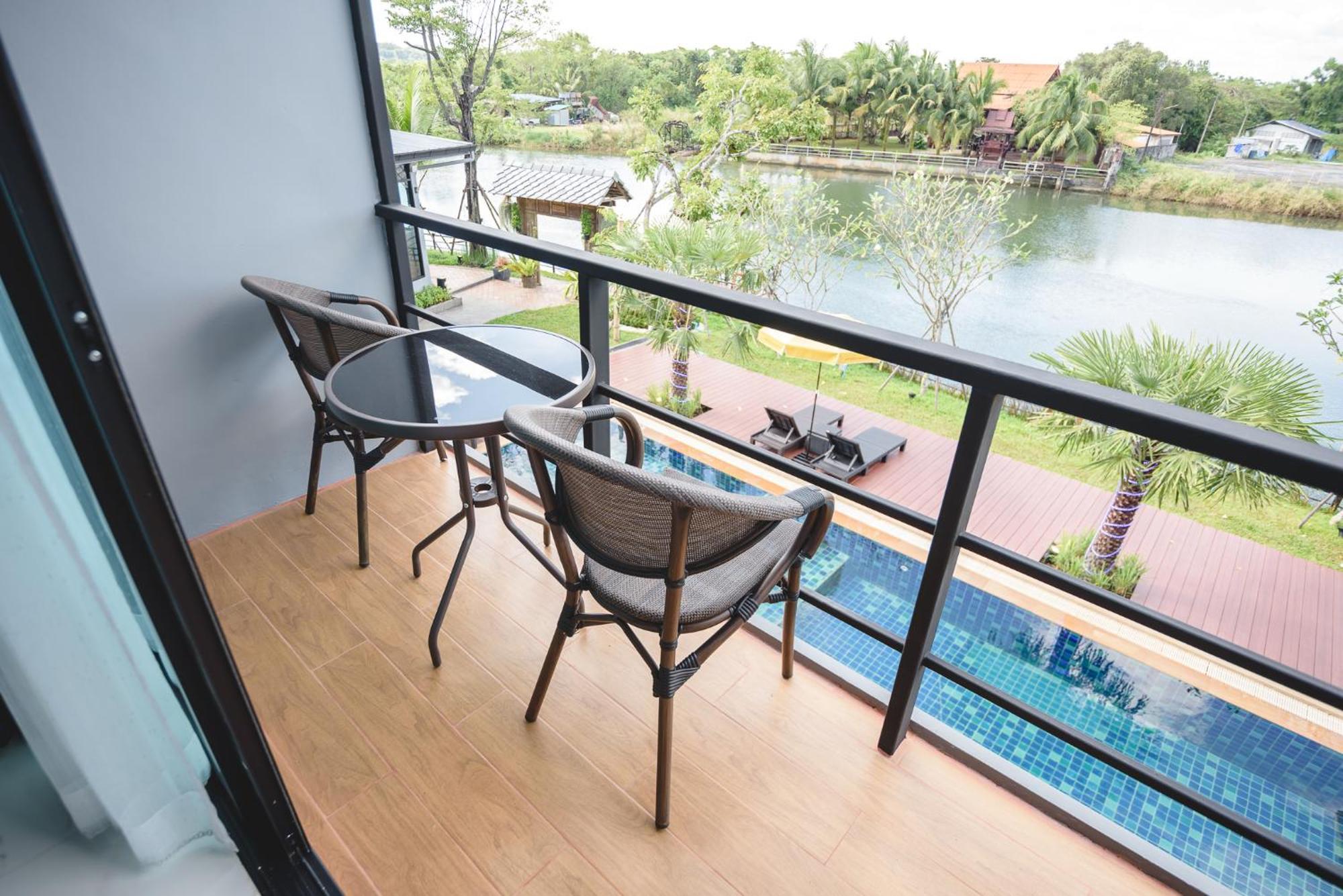 Phuengluang Riverside Hotel Чантабури Екстериор снимка