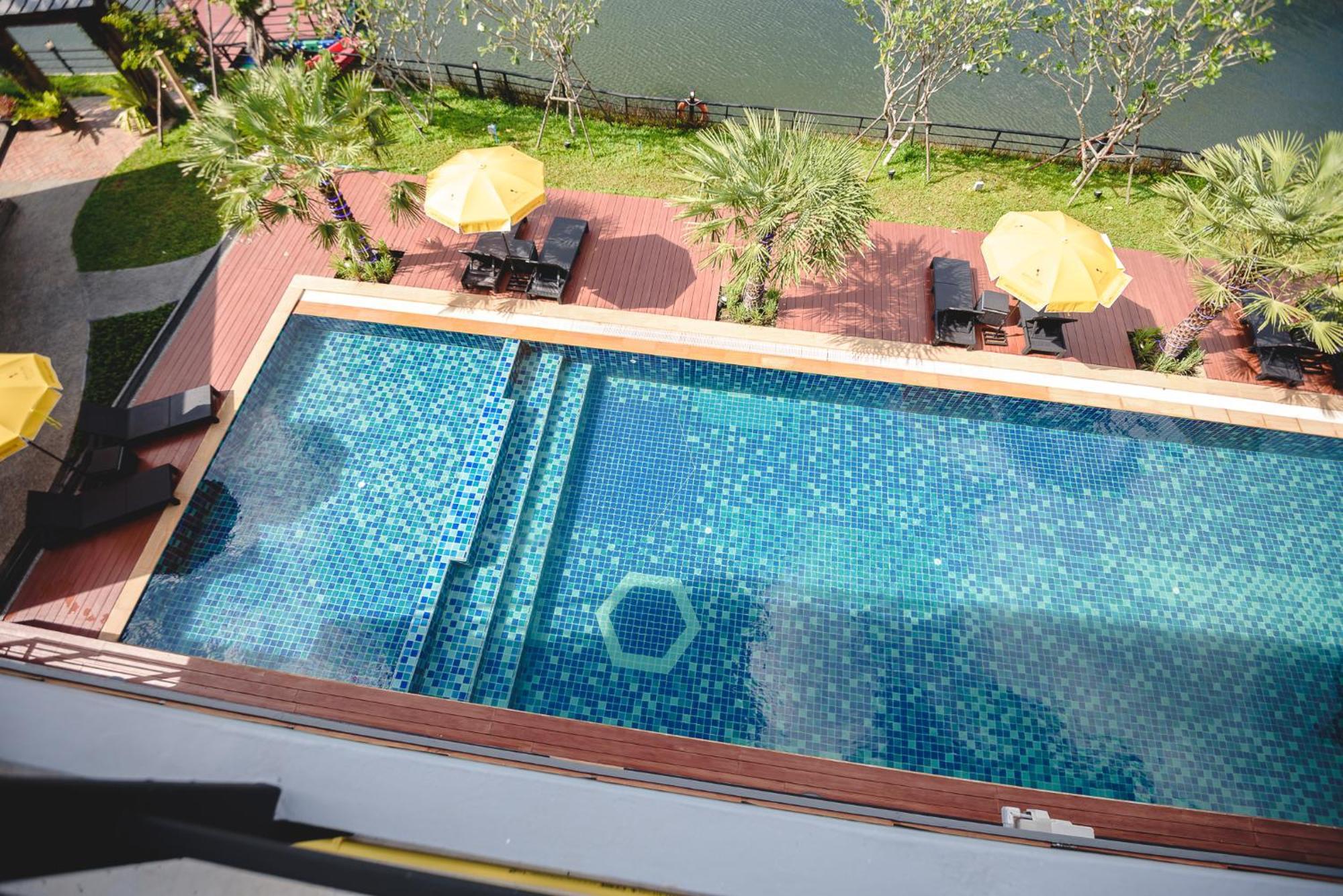 Phuengluang Riverside Hotel Чантабури Екстериор снимка