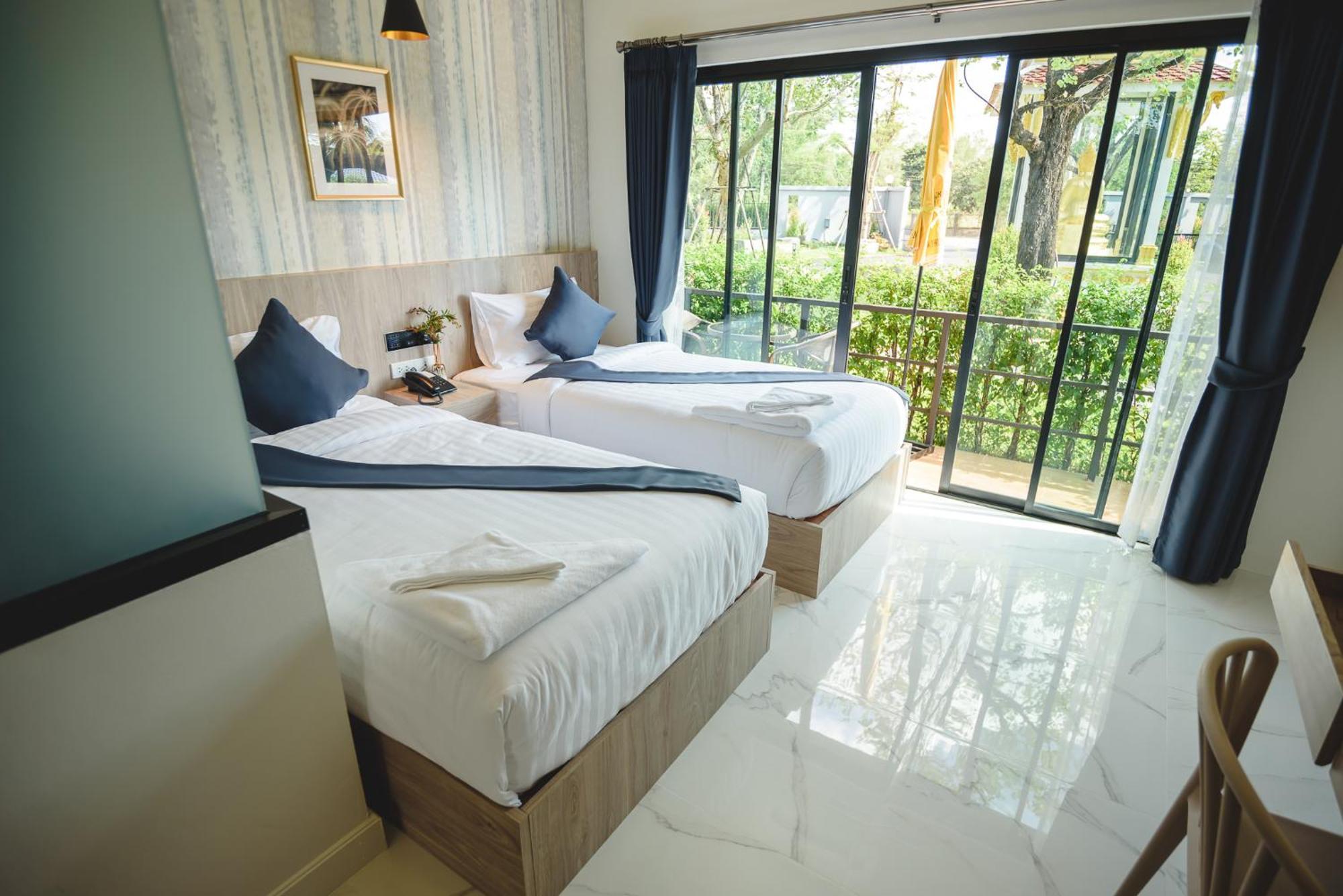 Phuengluang Riverside Hotel Чантабури Екстериор снимка